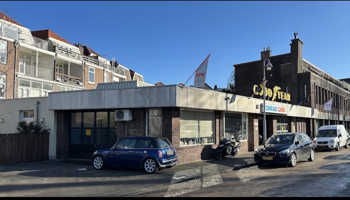 Conrad Cars B.V. pand aan de Conradkade 89 in Den Haag